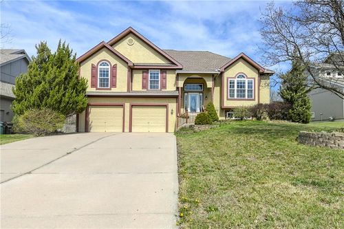 712 Rock Creek Dr, Lansing, KS, 66043-6273 | Card Image
