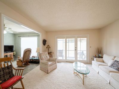 A - 3701 Foxborough Terrace Ne, Condo with 2 bedrooms, 2 bathrooms and null parking in Cedar Rapids IA | Image 2