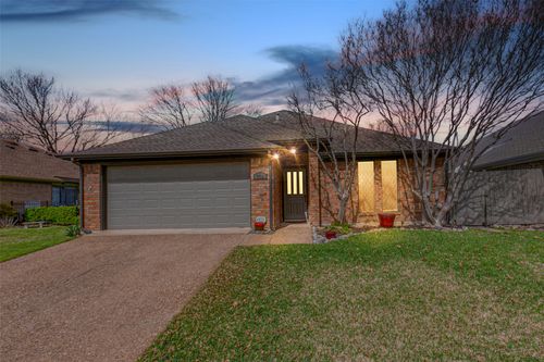 2722 Laurel Oaks Dr, Garland, TX, 75044-6940 | Card Image