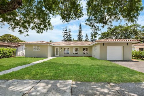 6750 White Oak Dr, Miami Lakes, FL, 33014-2933 | Card Image