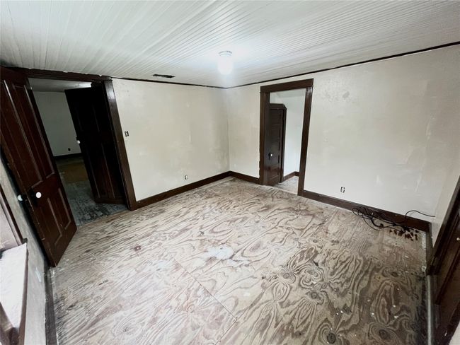 with large walk in closet | Image 17