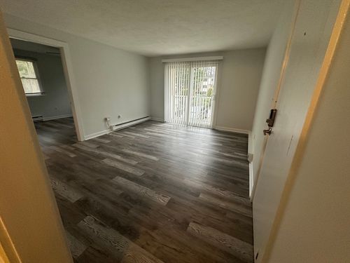 4-60 Phillips St, Attleboro, MA, 02703-6129 | Card Image