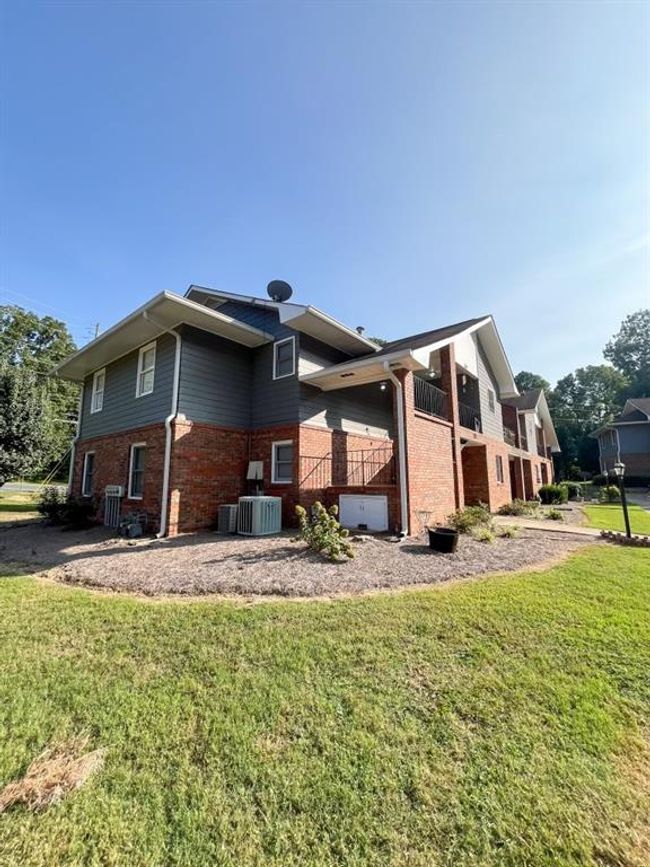202 Montclair Dr, Condo with 3 bedrooms, 2 bathrooms and 2 parking in Calhoun GA | Image 16