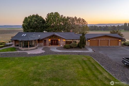 2229 W Bench Rd, Othello, WA, 99344-8941 | Card Image
