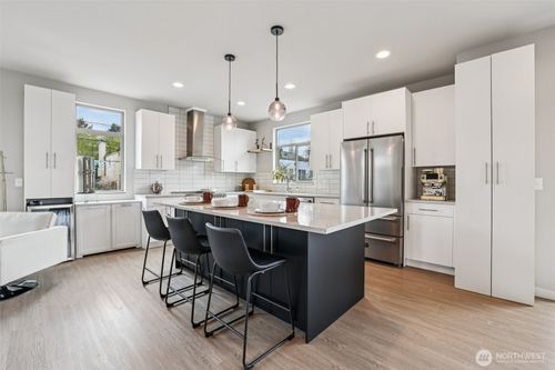 3-8410 17th Ave Sw, Seattle, WA, 98106-2306 | Card Image