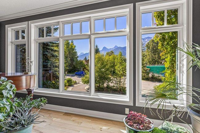930 9 St, House other with 8 bedrooms, 7 bathrooms and 4 parking in Canmore AB | Image 11