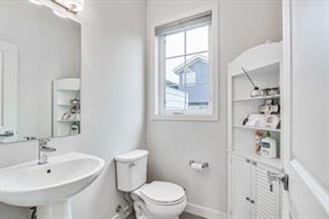 51 Sherwood Row Nw, Home with 2 bedrooms, 2 bathrooms and 3 parking in Calgary AB | Image 11