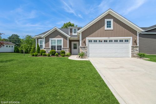 2801 Stirling Dr, Valparaiso, IN, 46383 | Card Image