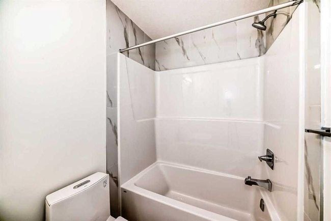 330 Sage Hill Cir Nw, Townhouse with 3 bedrooms, 2 bathrooms and 3 parking in Calgary AB | Image 8