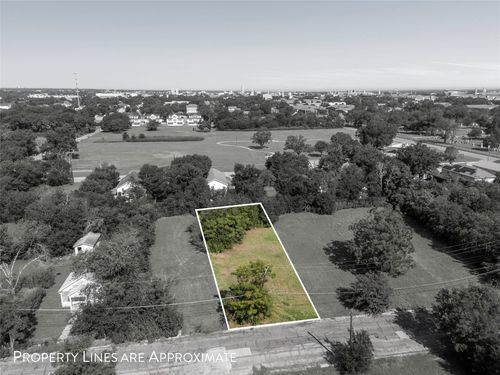 805 Benton Dr, Waco, TX, 76706-3642 | Card Image