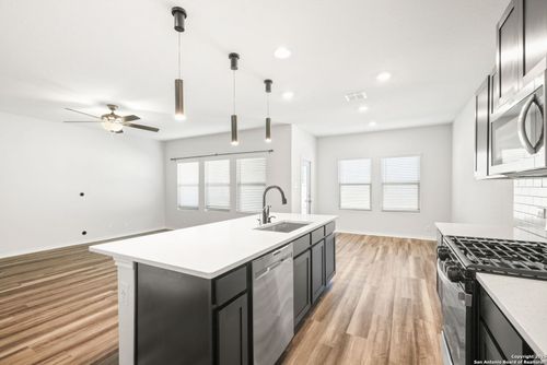 6911 Stout Way, Converse, TX, 78109-0220 | Card Image