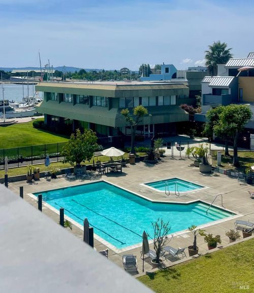 355-1 Embarcadero W, Oakland, CA, 94607-4523 | Card Image