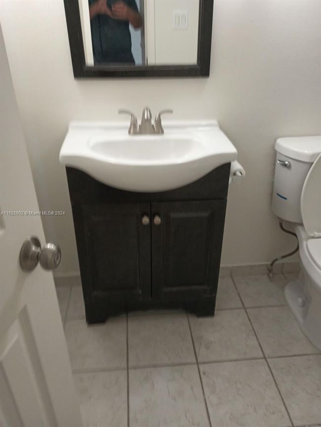 L - 500 Executive Center Dr, Condo with 1 bedrooms, 1 bathrooms and null parking in West Palm Beach FL | Image 10