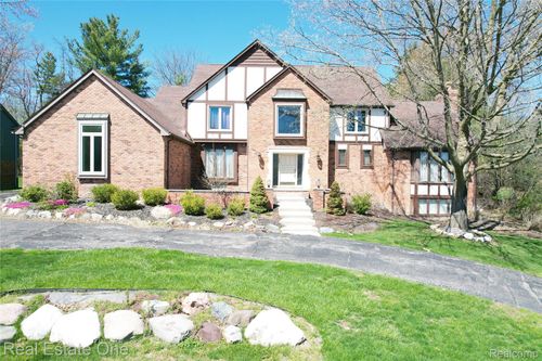 360 Wilshire Dr, Bloomfield Hills, MI, 48302-1064 | Card Image