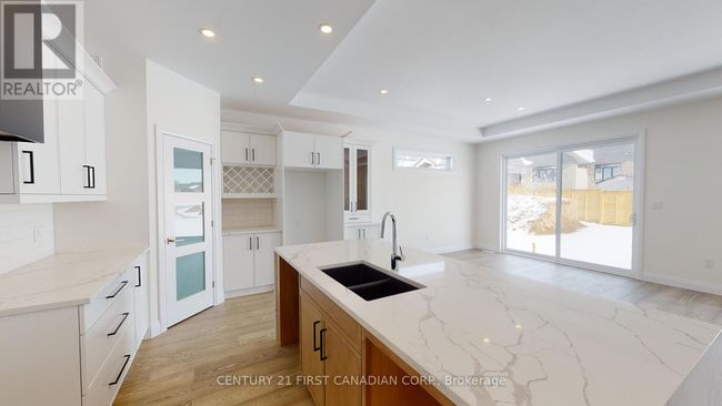 18 Postma Cres, House other with 3 bedrooms, 2 bathrooms and 4 parking in Ailsa Craig ON | Image 5