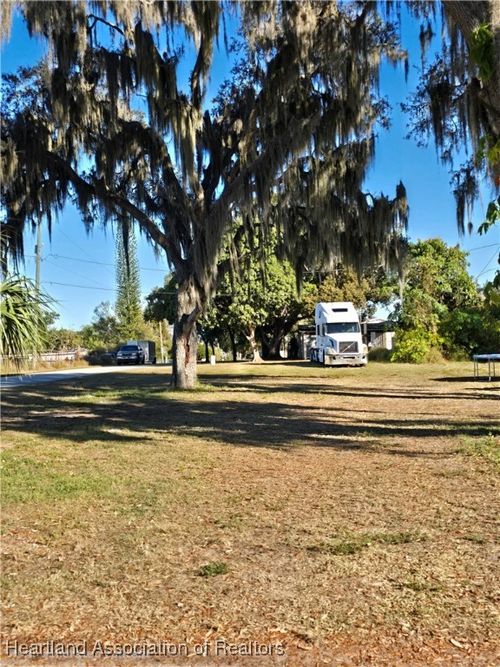 1120 W Prairie St, Avon Park, FL, 33825-3049 | Card Image