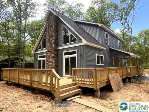 101 White Oak Dr, Jim Thorpe, PA, 18229-9594 | Card Image
