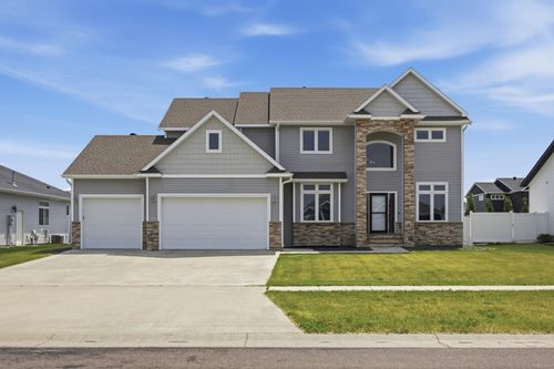 2736 70th Ave S, Fargo, ND, 58104-7360 | Card Image