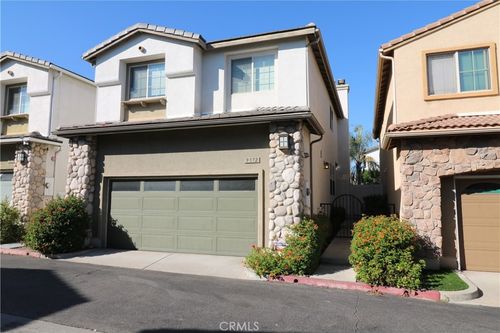 9372 Hawk Eye Ln, Pacoima, CA, 91331-1032 | Card Image