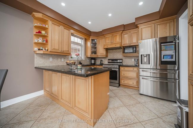 2 Roycrest St, House other with 7 bedrooms, 4 bathrooms and 4 parking in Brampton ON | Image 10