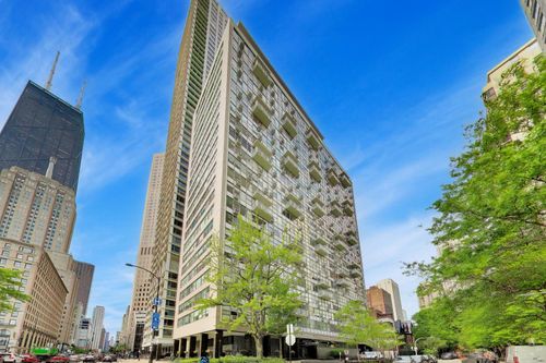 2205-1000 E Bellevue Pl, Chicago, IL, 60611-5348 | Card Image