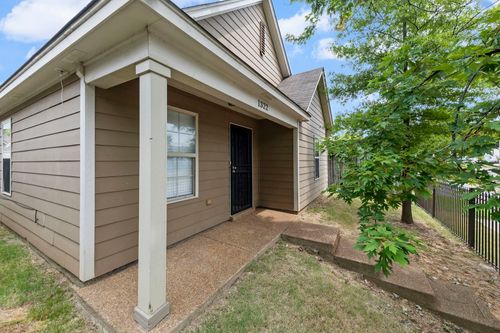 1322 Larkin Ave, Memphis, TN, 38104-7127 | Card Image