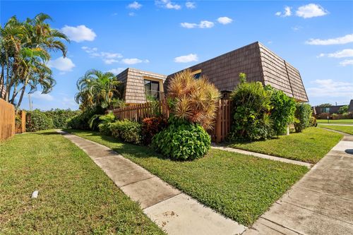 58-a-581 Springdale Cir, Palm Springs, FL, 33461-1533 | Card Image