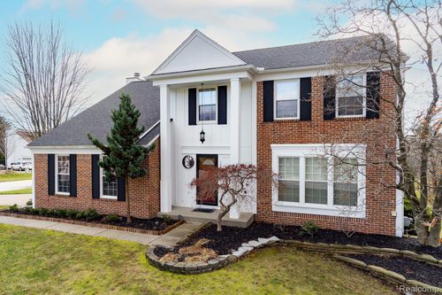 1921 Fairfield Dr, Rochester Hills, MI, 48306-3115 | Card Image