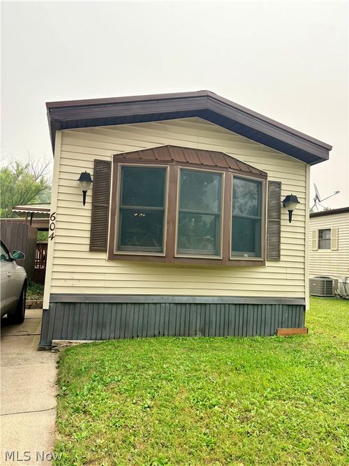 604 Sugar Pines Dr Sw, Warren, OH, 44481-9687 | Card Image