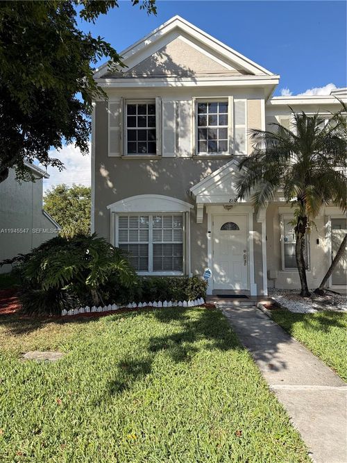 8118 San Carlos Cir, Tamarac, FL, 33321-8879 | Card Image