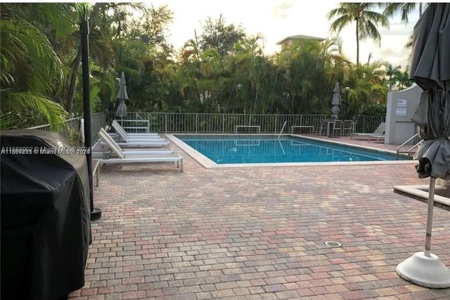 APT-401 - 575 Crandon Blvd, Condo with 2 bedrooms, 2 bathrooms and null parking in Key Biscayne FL | Image 12