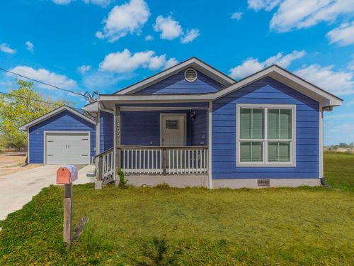 1409 4th St, Lockhart, TX, 78644-3730 | Card Image
