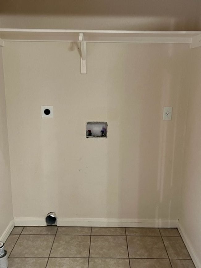 Clothes washing area with electric dryer hookup, hookup for a washing machine, and light tile patterned floors | Image 6