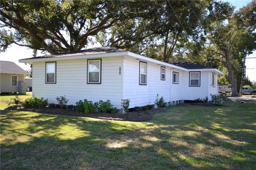 111 Schexnayder Ln, Hahnville, LA, 70057-2427 | Card Image