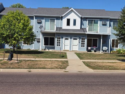 1727 27th Ave S, Fargo, ND, 58103-5504 | Card Image