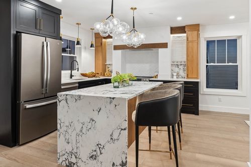 28-32 Birch Brook Lndg, Lynn, MA, 01905-3157 | Card Image