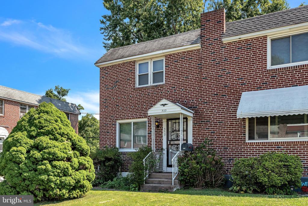 Greenwood Rd, Sharon Hill, PA 19079