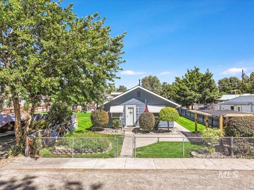 434 Nebraska St, Gooding, ID, 83330-1438 | Card Image