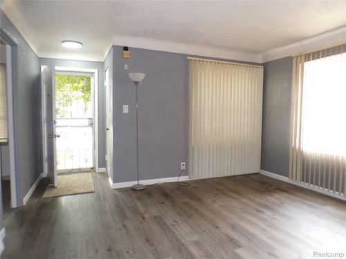 19467 Greydale Ave, Detroit, MI, 48219-1815 | Card Image