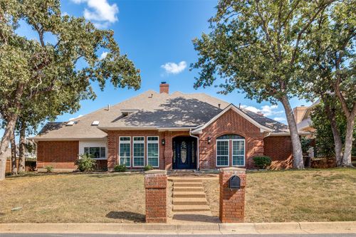 2103 Bay Club Dr, Arlington, TX, 76013-5207 | Card Image