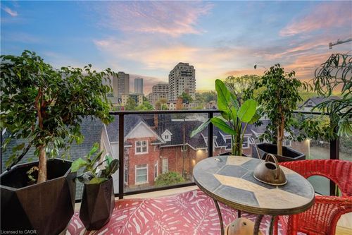 {{alt}} | Card Image