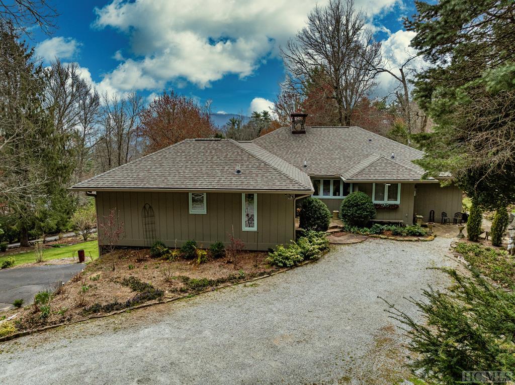 Azalea Ln, Cashiers, NC 28717