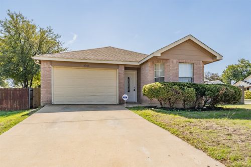 3750 Meadowbrook Dr, Fort Worth, TX, 76103-2621 | Card Image