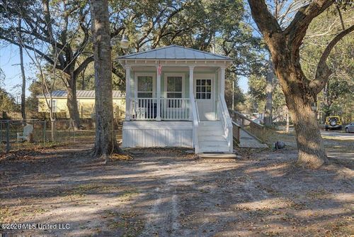 8708 Birch Ave, Ocean Springs, MS, 39564-9659 | Card Image