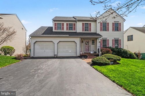 143 Jacobs Creek Dr, Hershey, PA, 17033-8926 | Card Image