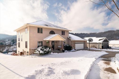 203 Eagles Bluff Rd, La Crescent, MN, 55947-1827 | Card Image