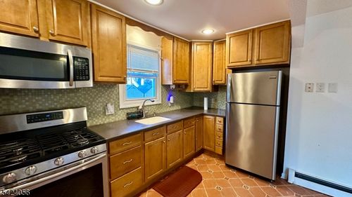 1-529 Valley Rd, Roselle Park, NJ, 07204-1137 | Card Image