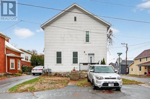 48 Main St W, Almonte, ON, K0A1A0 | Card Image