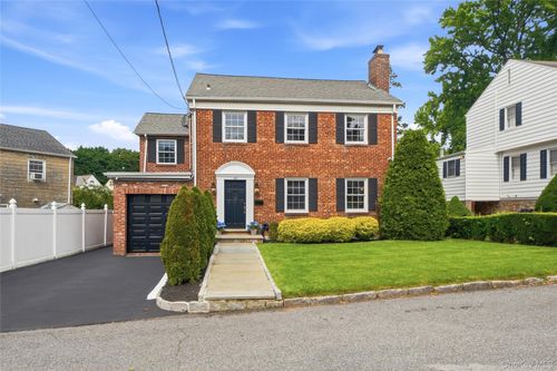 32 Huntington Dr, Yonkers, NY, 10704-3538 | Card Image