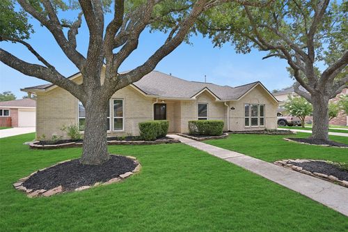2015 Stonecrest Way, Pearland, TX, 77581-6462 | Card Image